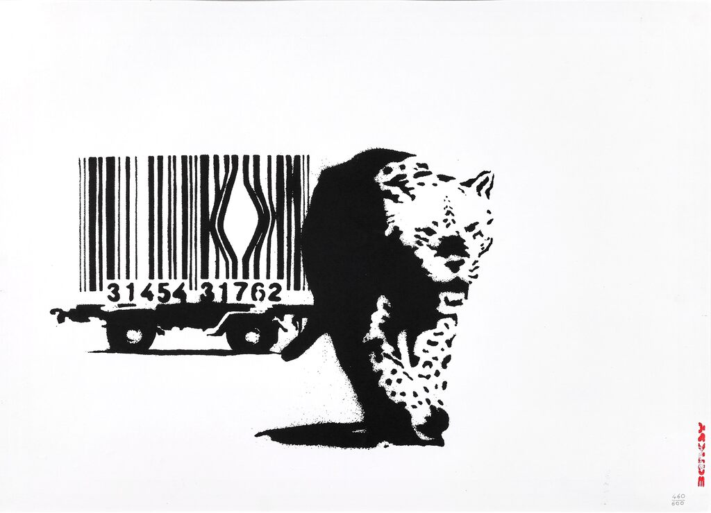 Um grande felino em preto e branco afasta-se de um código de barras sobre fundo branco.
