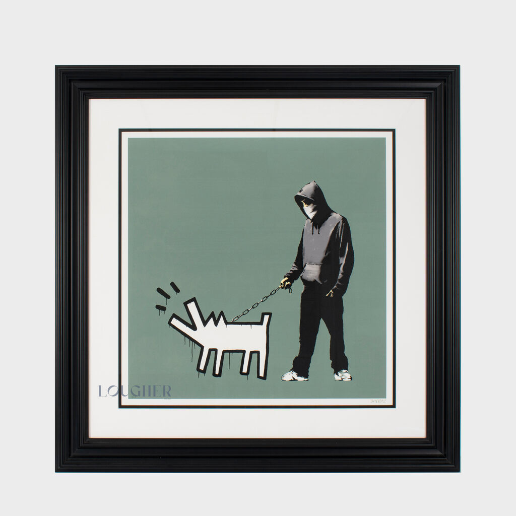 Figura encapuzada em moldura escura segurando uma corrente presa a um cão com contorno branco sobre fundo verde suave.