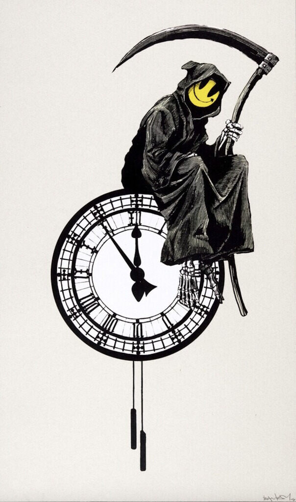Uma figura encapuzada com um rosto sorridente amarelo segura uma foice enquanto está sentada sobre um relógio circular.