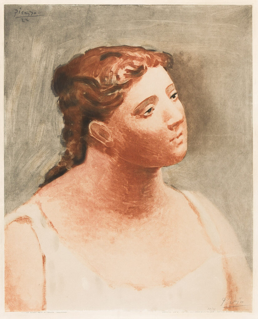 Buste de femme en blanc, image 1