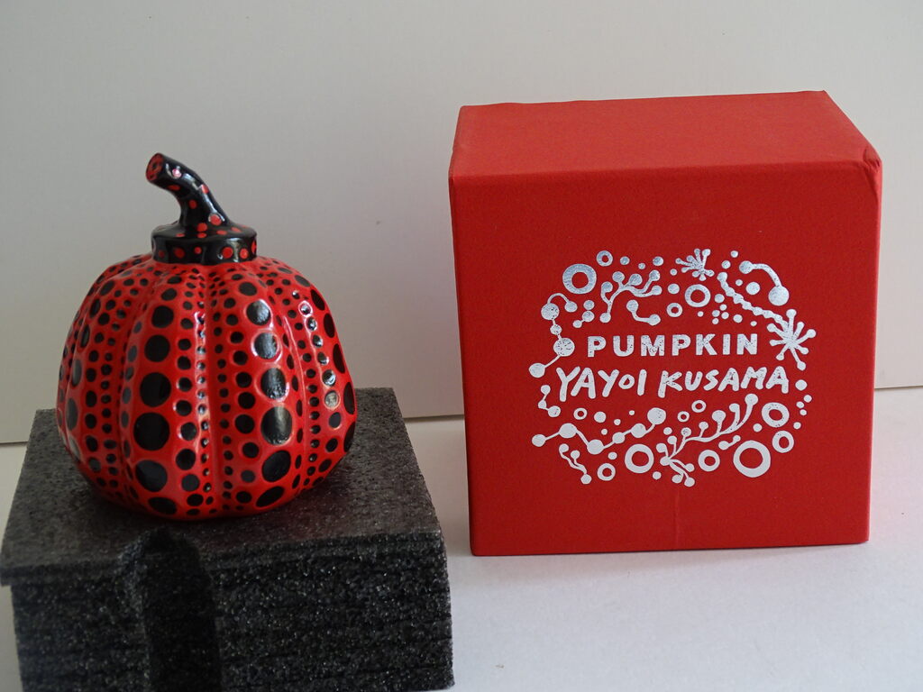 Yayoi Kusama, Pumpkin Black and Red, 2015