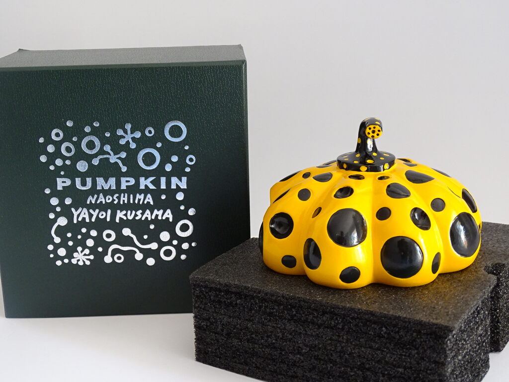 Yayoi Kusama, Yellow and Black Pumpin, 2015