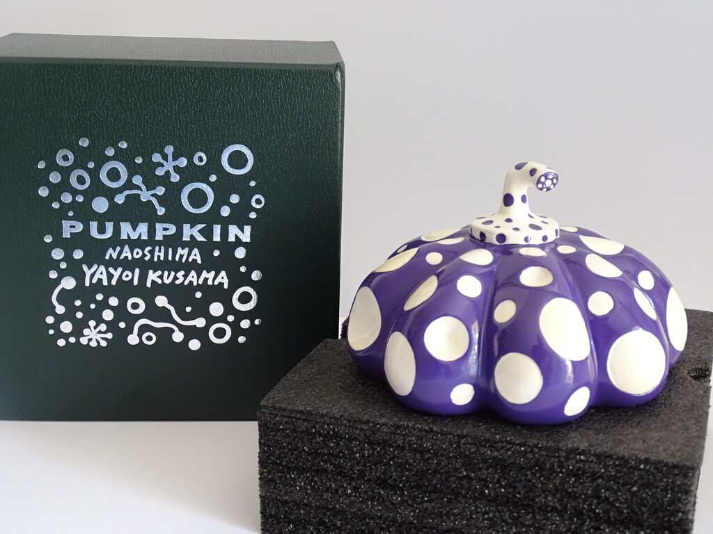 Yayoi Kusama, White and Violet, 2015