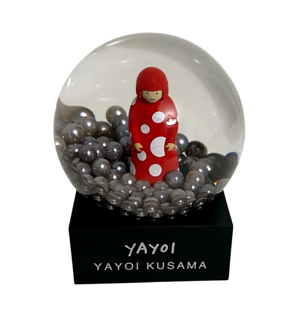 Yayoi Kusama, Yayoi Snow Globe, 2018