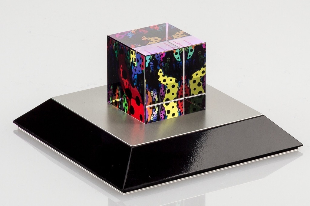 Yayoi Kusama, Cube Love is Calling (English Version), 2013